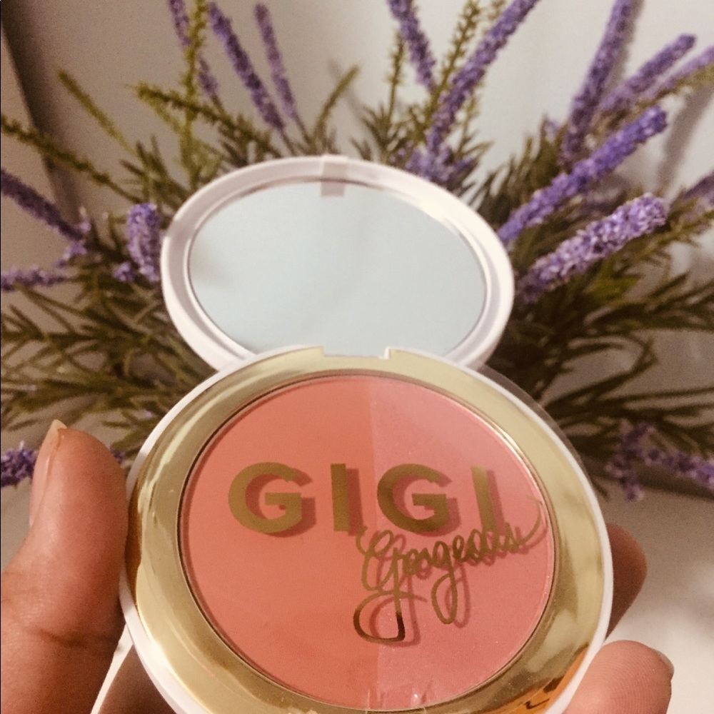 Blush - Picture 3 of 3
